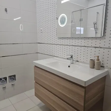 Nature Spring Deluxe Apartmants * 佐洛卡罗斯