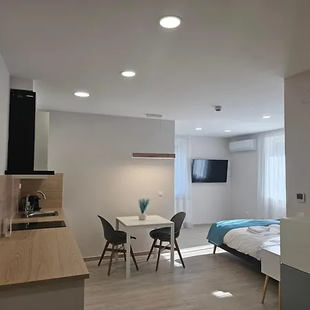 Nature Spring Deluxe Apartmants 佐洛卡罗斯